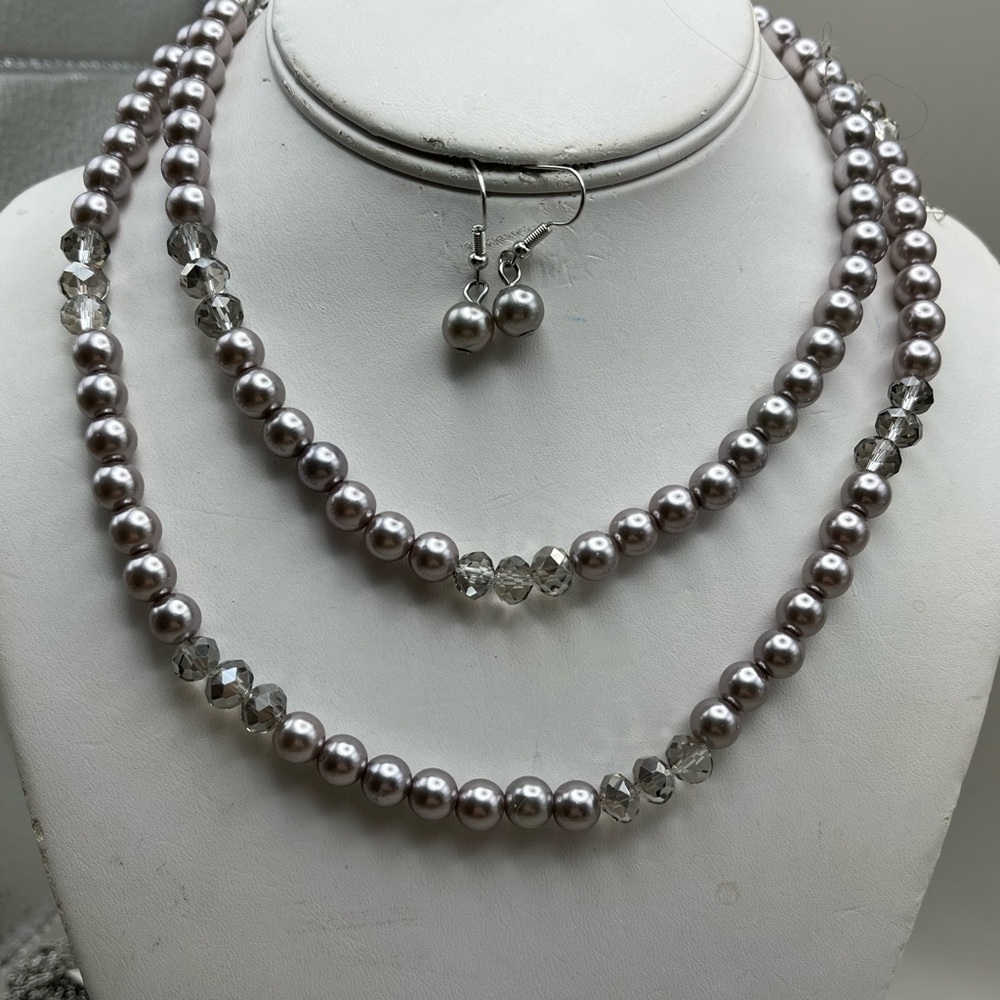 Elegant Pearl and Crystal Jewelry Set